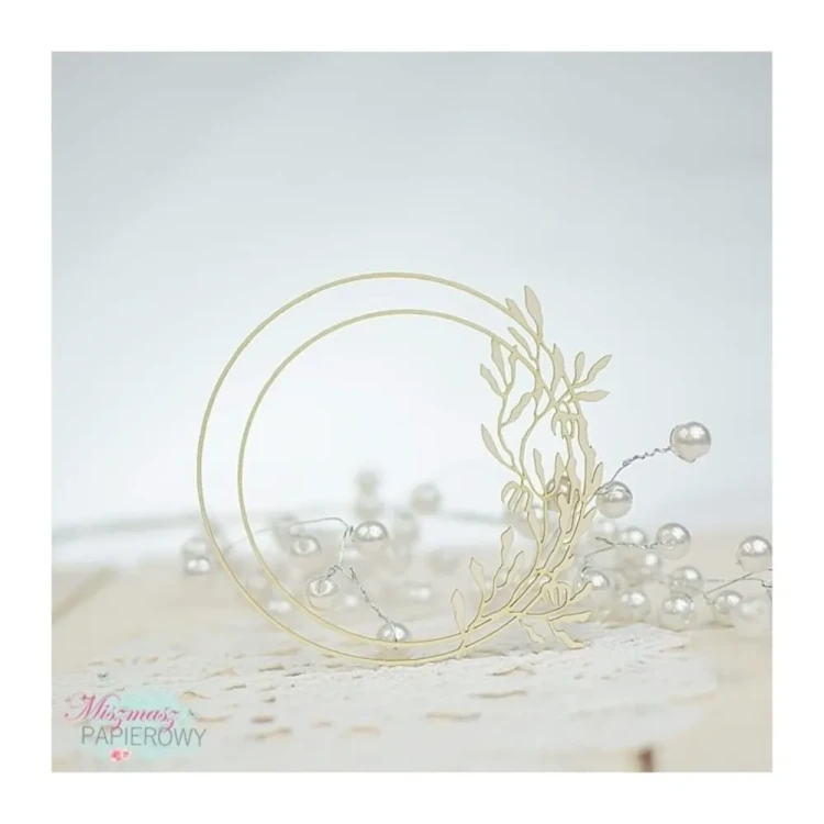 Okrągła ramka z gałązką – tekturka ozdobna