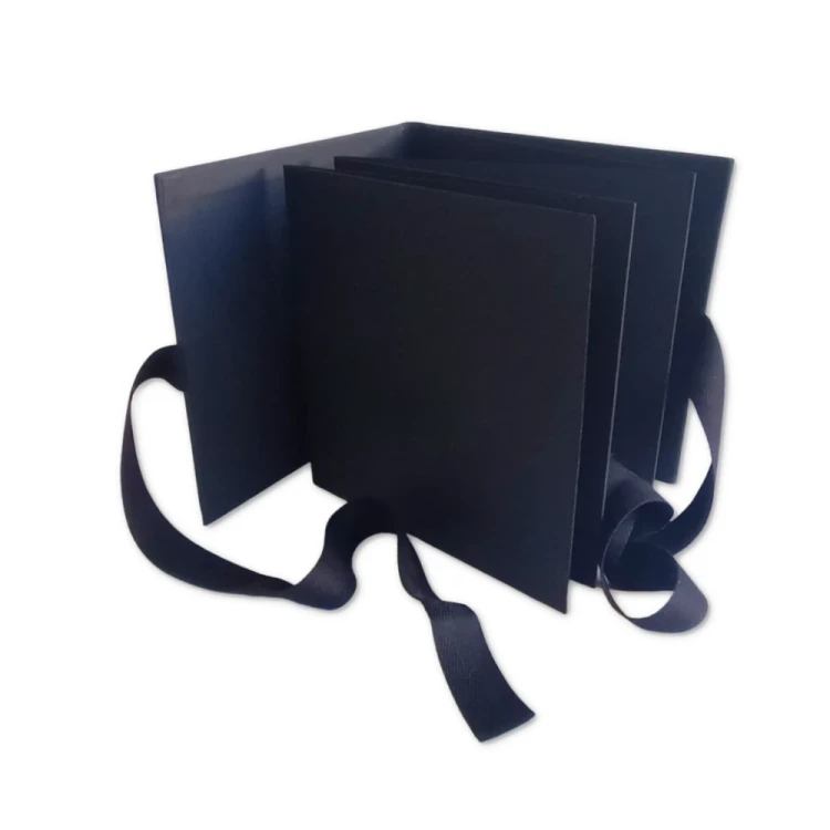 Album harmonijka Czarny w okładce z wiązaniem 15,5x15,5 cm