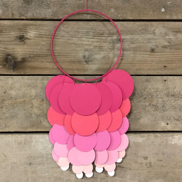 Wycięte kółka za pomocą narzędzia