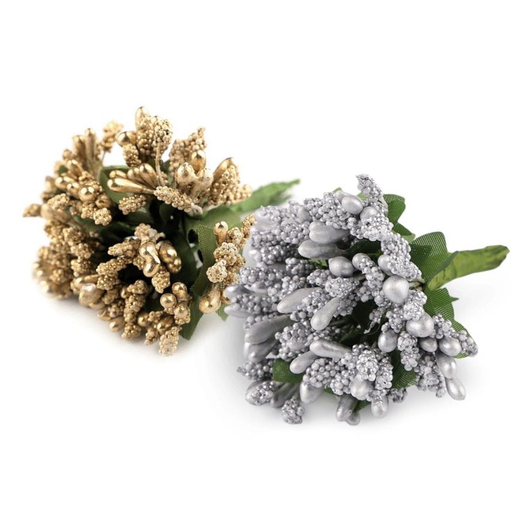 Bukieciki dostępne są w kolorze srebrnym i złotym