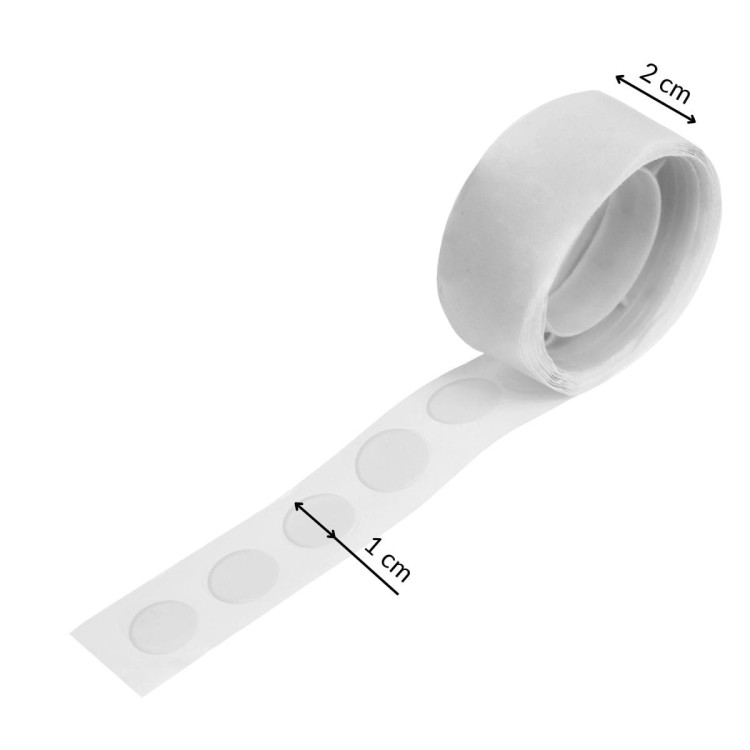 Kropki kleju o średnicy około 1 cm