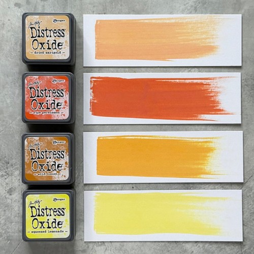 Cztery kolory tuszu Distress Mini Oxide z zestawu Kit 8: Dried Marigold, Ripe Persimmon, Wild Honey i Squeezed Lemonade ułożone razem
