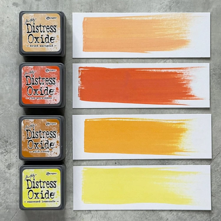 Cztery kolory tuszu Distress Mini Oxide z zestawu Kit 8: Dried Marigold, Ripe Persimmon, Wild Honey i Squeezed Lemonade ułożone razem
