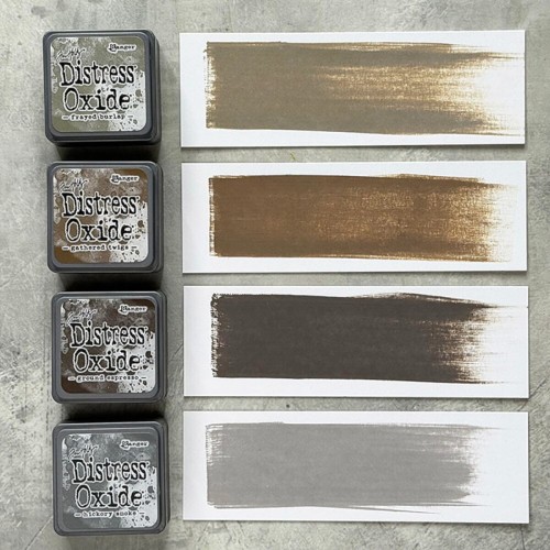 Cztery kolory tuszu Distress Mini Oxide z zestawu Kit 12: Frayed Burlap, Gathered Twigs, Ground Espresso i Hickory Smoke ułożone razem