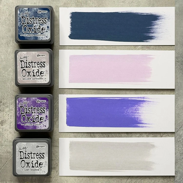 Cztery kolory tuszu Distress Mini Oxide z zestawu Kit 17: Chipped Sapphire, Milled Lavender, Wilted Violet i Lost Shadow ułożone razem