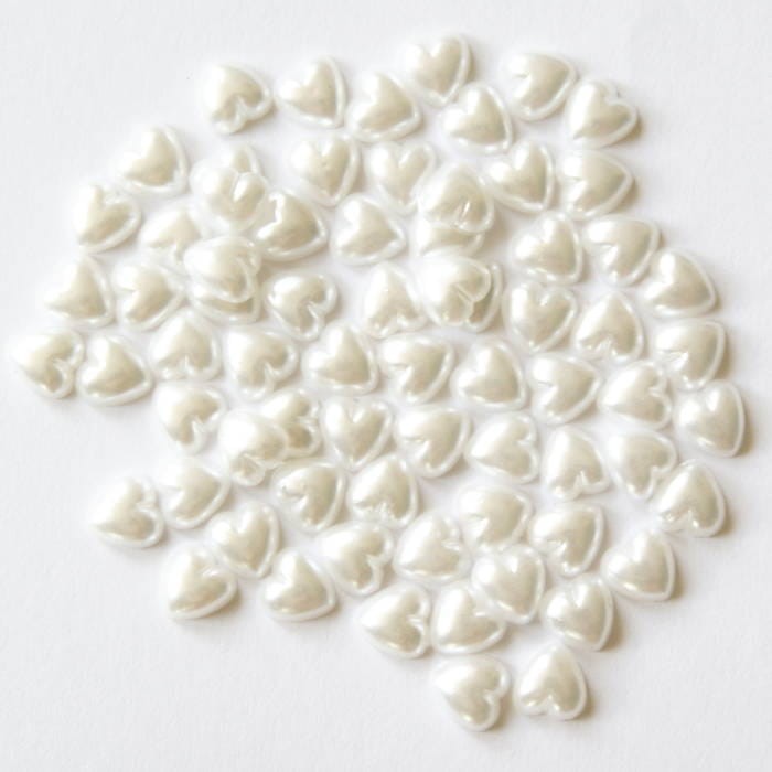 Półperełki serduszka 8mm ok. 70szt. BIAŁE